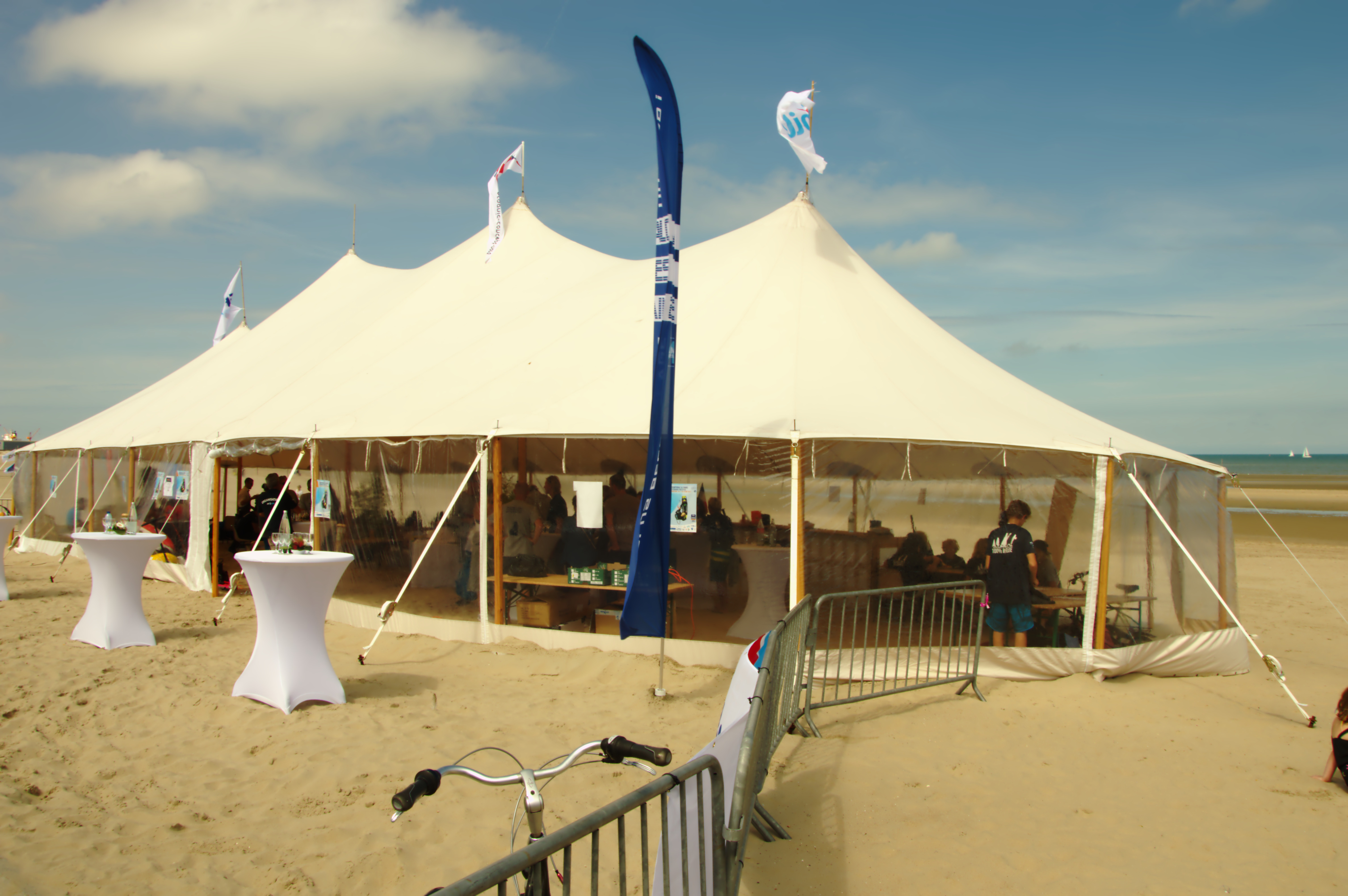 Pendant ce temps sur la plus belle plage du Nord — de France ;) — on sert un buf