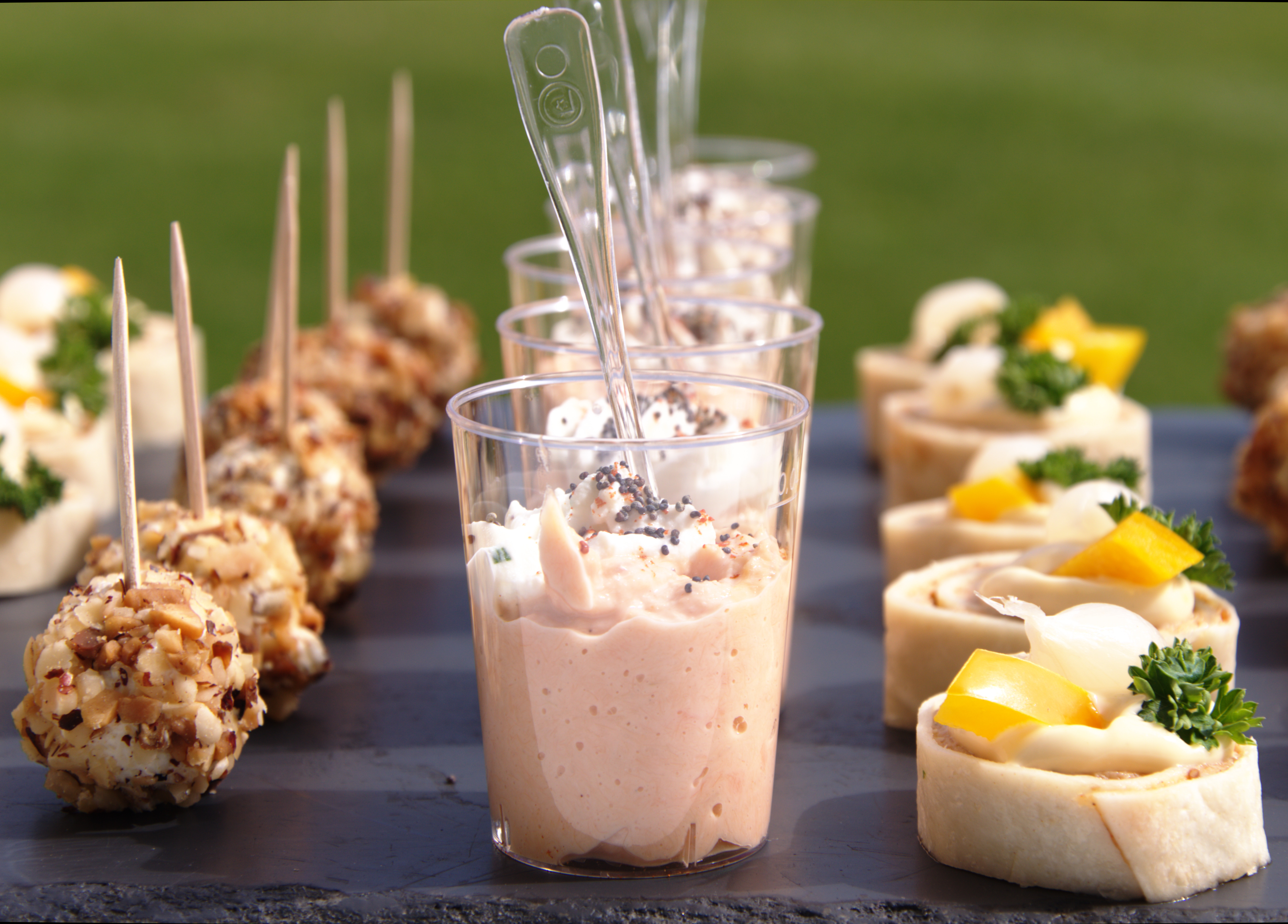 Venez profiter de nos apéritifs & pièces cocktails en terrasse !